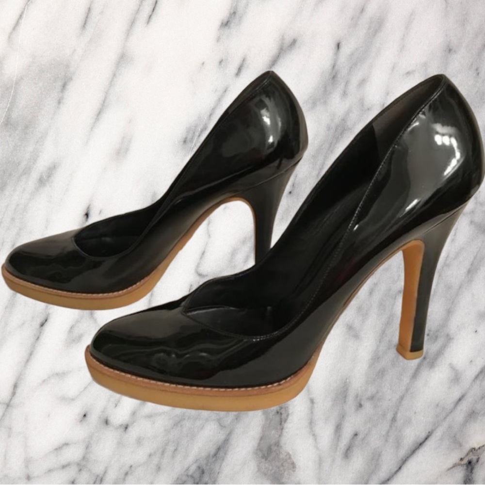💃🏽 Gucci Patent Leather Rubber Bottom Pumps 👠 - Picture 2 of 7
